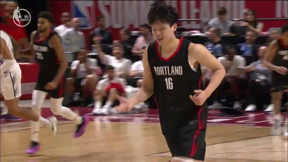 米兰体育-夏联-杨瀚森8+8+5+3帽开拓者大胜火箭