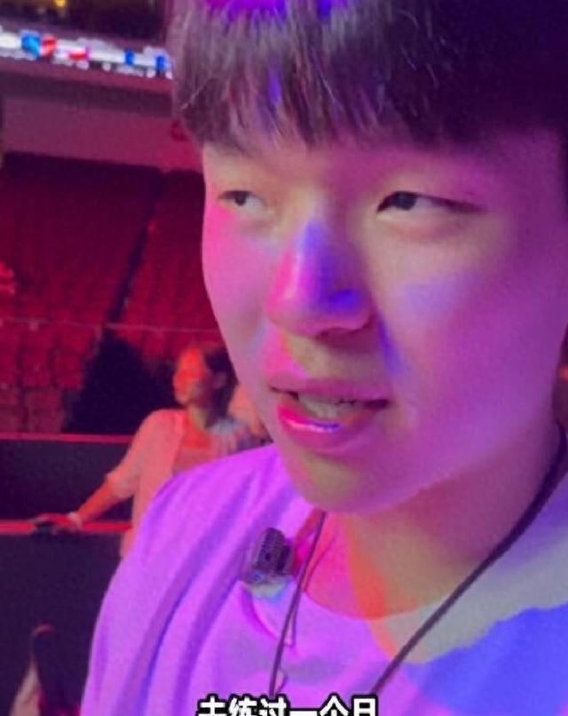 梦幻联动!杨瀚森现身WTT现场观看王楚钦比赛