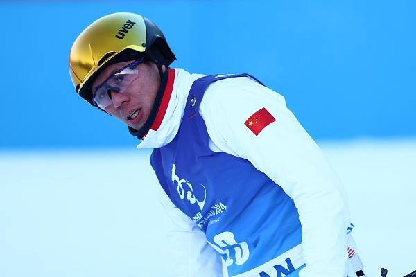 米兰体育-大热门遭遇滑铁卢，奋力拼搏最终晋级
